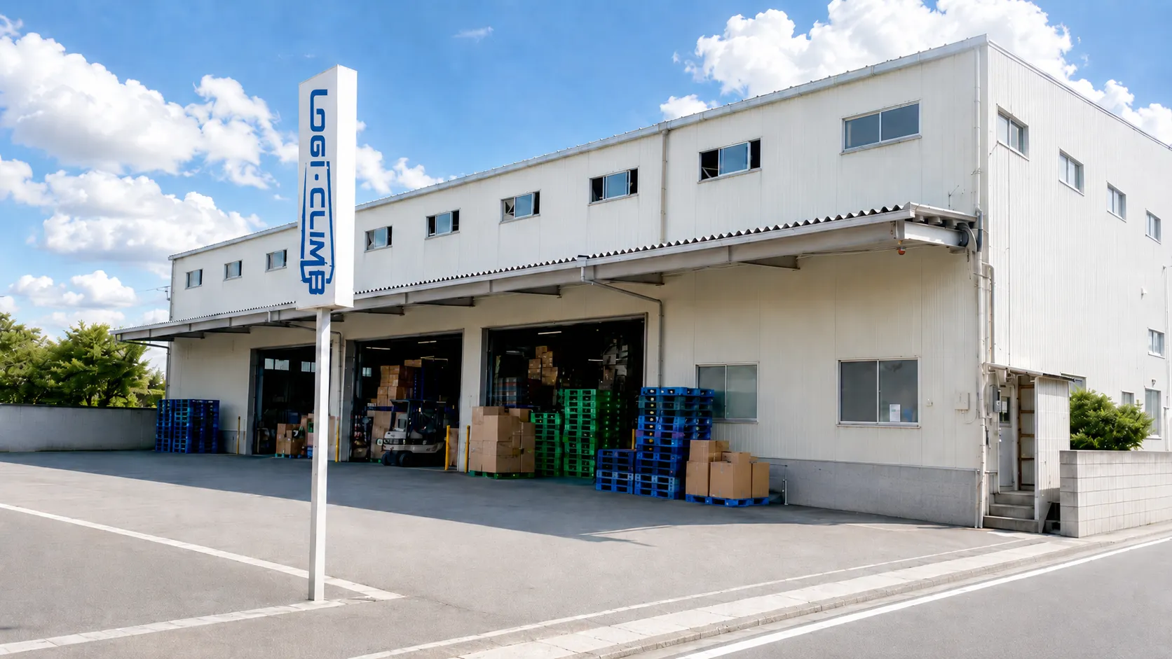 ロジクライム（ロジ・クライム）本社倉庫外観
